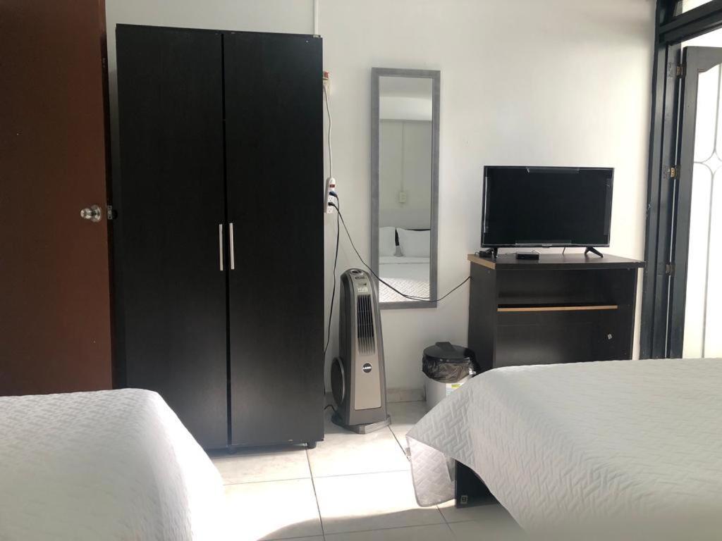 New Memphis Hostal Medellin Exterior photo