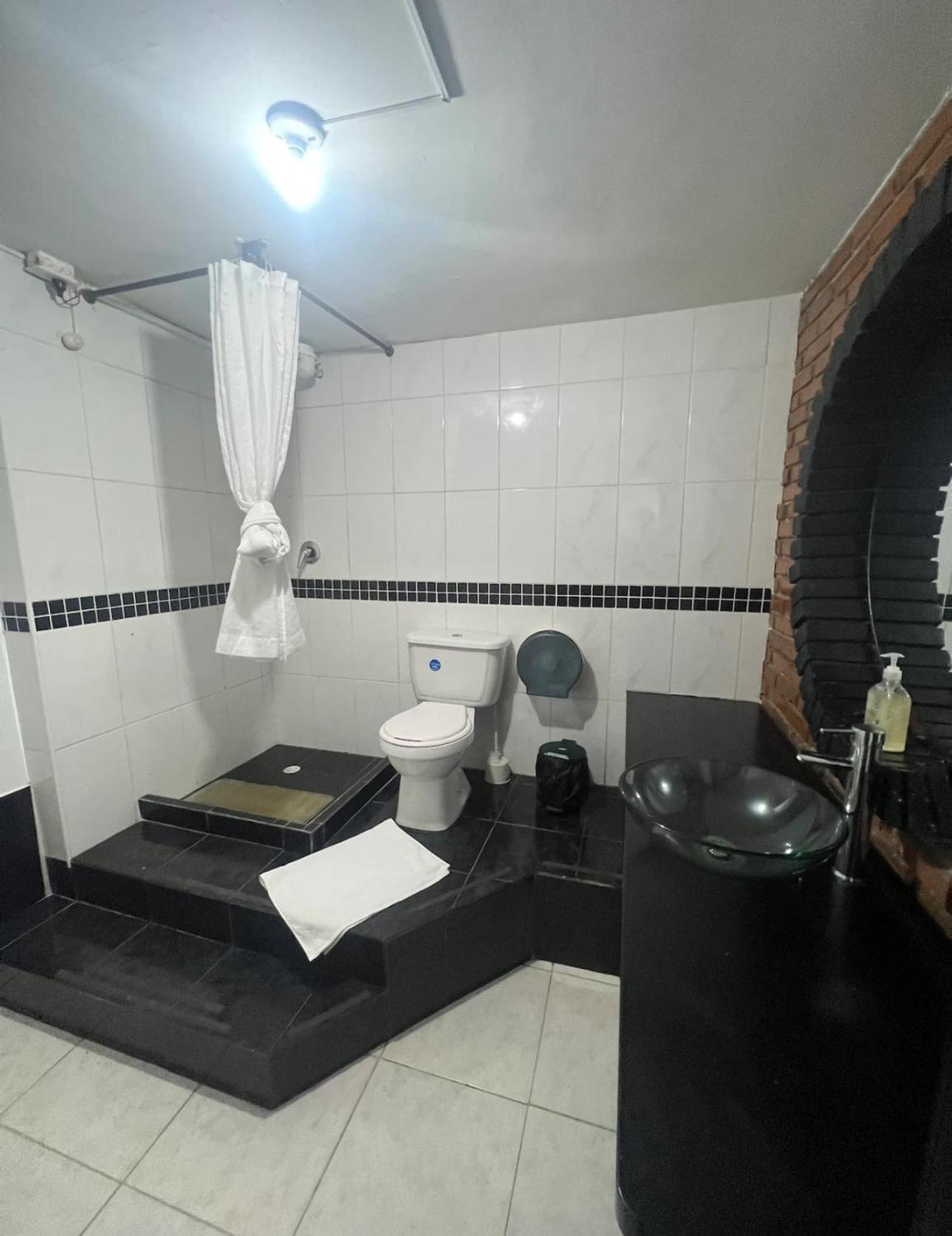 New Memphis Hostal Medellin Exterior photo